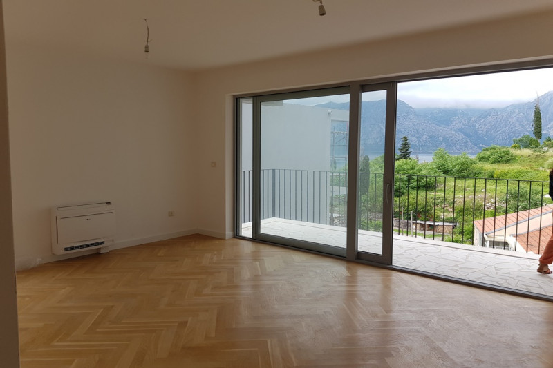 Apartment in Montenegro, in Dobrota