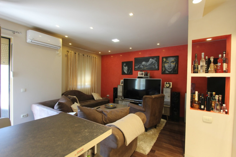 Apartment in Montenegro, in Dobrota